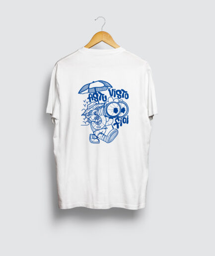 T-shirt CiosaBella con grafica blu “Astu visto i fioi” sul retro, illustrazione stile Chioggia
