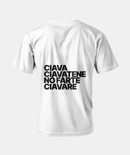 T-shirt CiosaBella bianca con grafica lettering retro Ciava, ciavatene, no farte ciavare